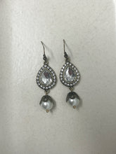 Load image into Gallery viewer, Vintage Crystal Dangling Earrings
